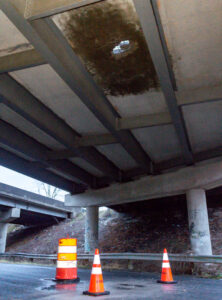 Pothole leaves gap in bridge